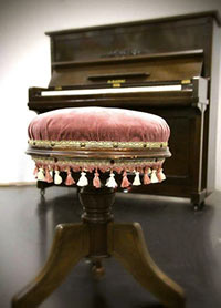 古いピアノ椅子をリメイク。